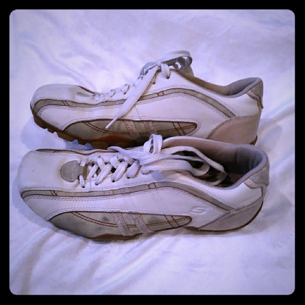 Skechers 2-tone cream "bowling" shoes - size 10.5